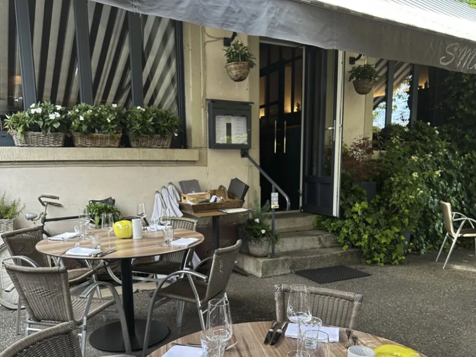 L'entrée et la terrasse